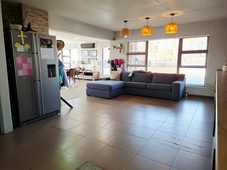 4 Bedroom Property for Sale in Roodewal Free State
